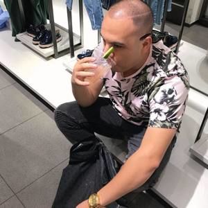 Meet your Posher, Efren